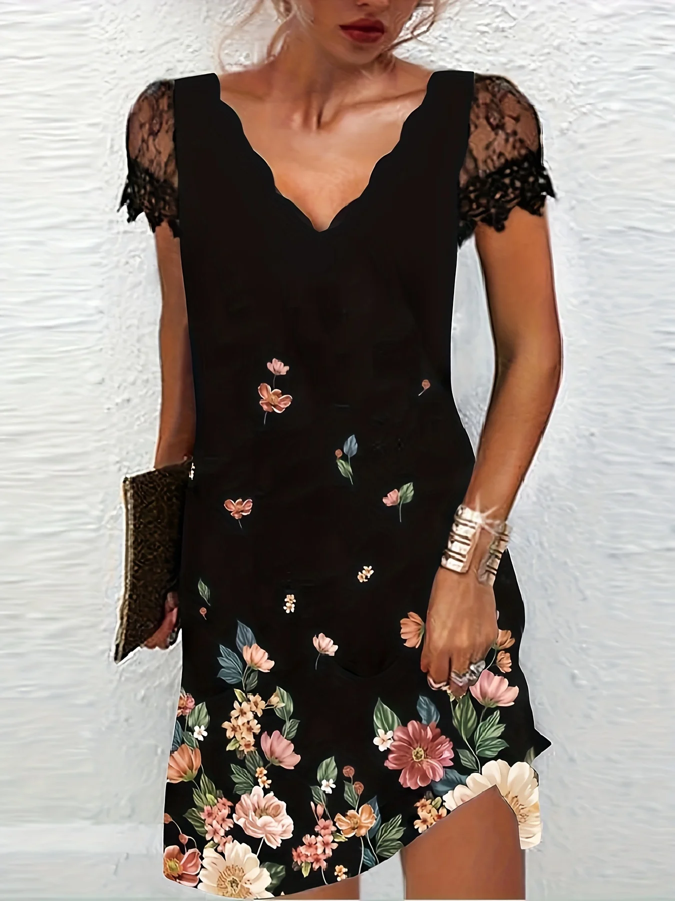 2024 Women's New Positioning Printing Wave V-neck Lace Short-sleeved Dress - Image 4